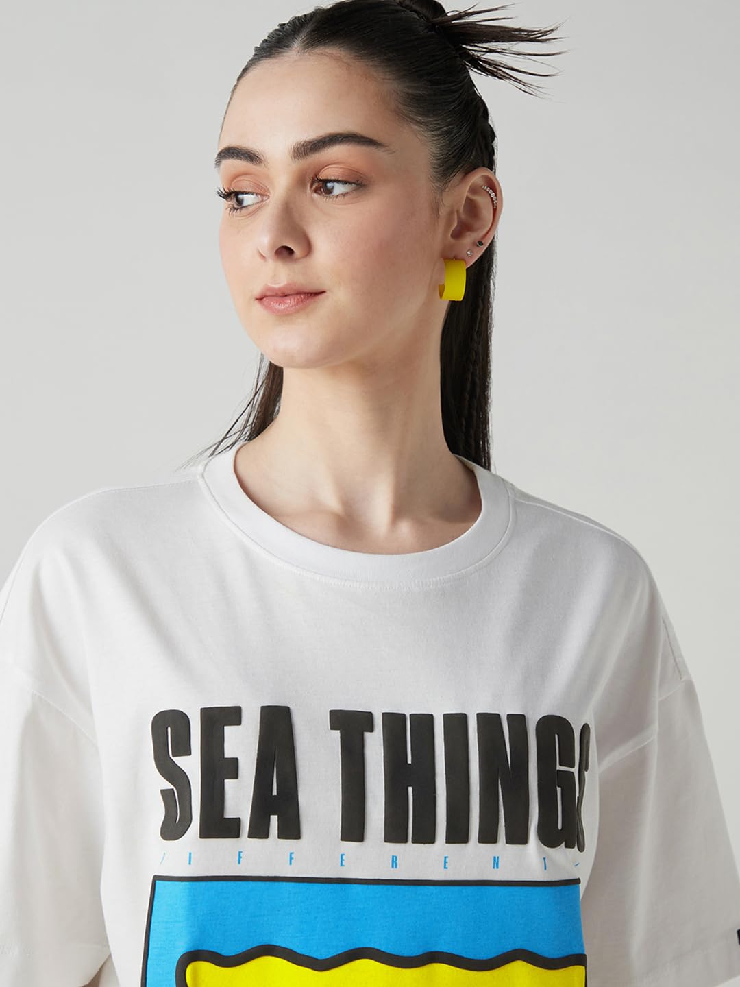 Bewakoof Official Garfield Merchandise Women's Graphic Printed Oversized Fit Half Sleeve Round Neck Cotton Jersey T-Shirt