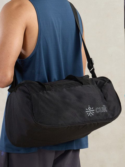 CULT 25 Litre Gym/Duffle Bag with Side Pocket & Shoulder Strap Comfortable Handle Black