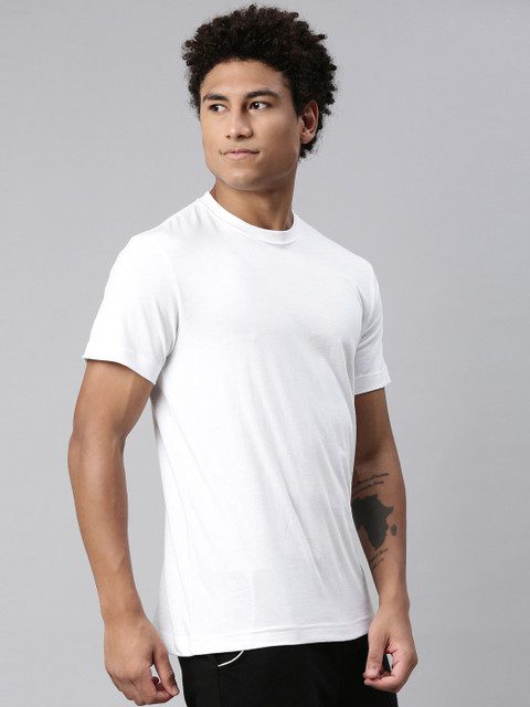 Levis Men Soft Pure Cotton Round Neck Half Sleeve Tshirt